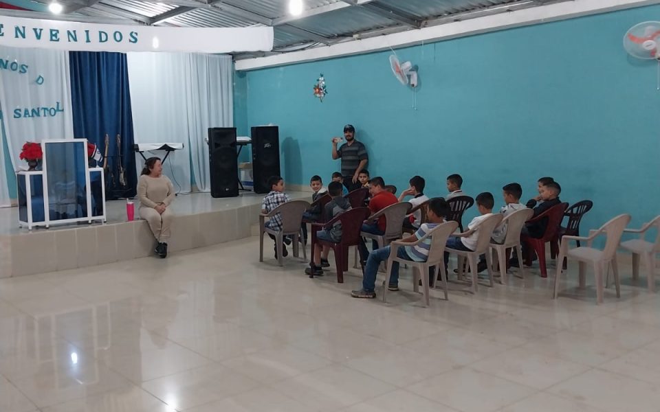 Ministerio de Restauracion Roca Eterna Pastores Solis - Misiones - Apoyando la educación infantil (02)