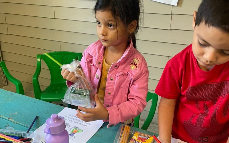 Ministerio de Restauracion Roca Eterna Pastores Solis - Misiones - Apoyando la educación infantil (11)