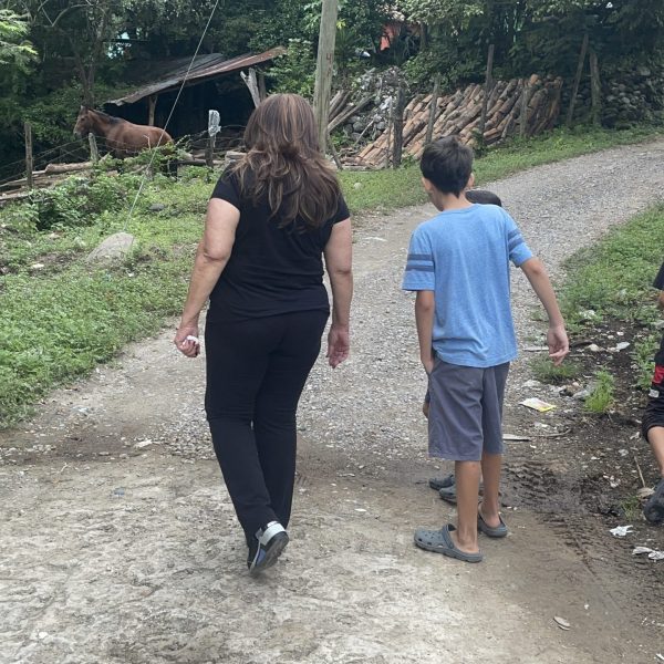 Ministerio de Restauracion Roca Eterna Pastores Solis - Misiones - Visitando a las Comunidades 4